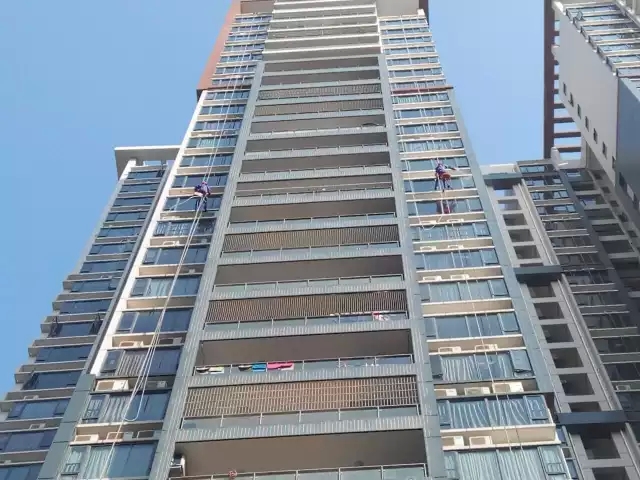 廈門(mén)孔雀河工程部在行動(dòng)——高空外墻清洗記