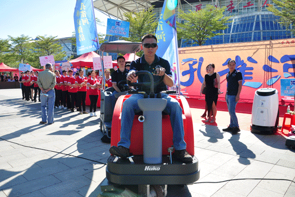 �g��Ц�Z(y��)��һ����ʮ�˰���ˇ�R�ψ�(ch��ng)������ȸ�������B�T(m��n)�е����ü�����(ji��)