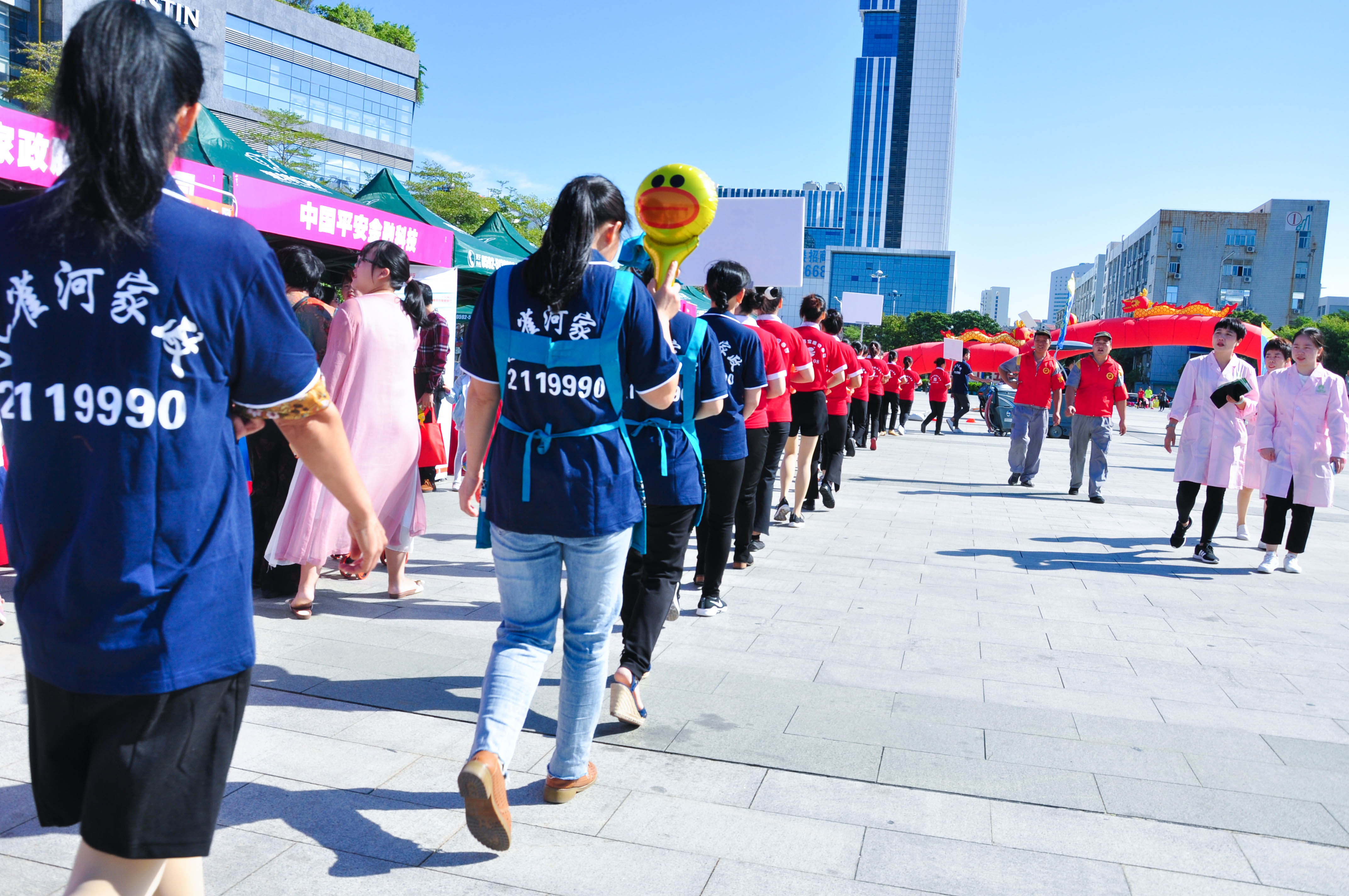 �g��Ц�Z(y��)��һ����ʮ�˰���ˇ�R�ψ�(ch��ng)������ȸ�������B�T(m��n)�е����ü�����(ji��)