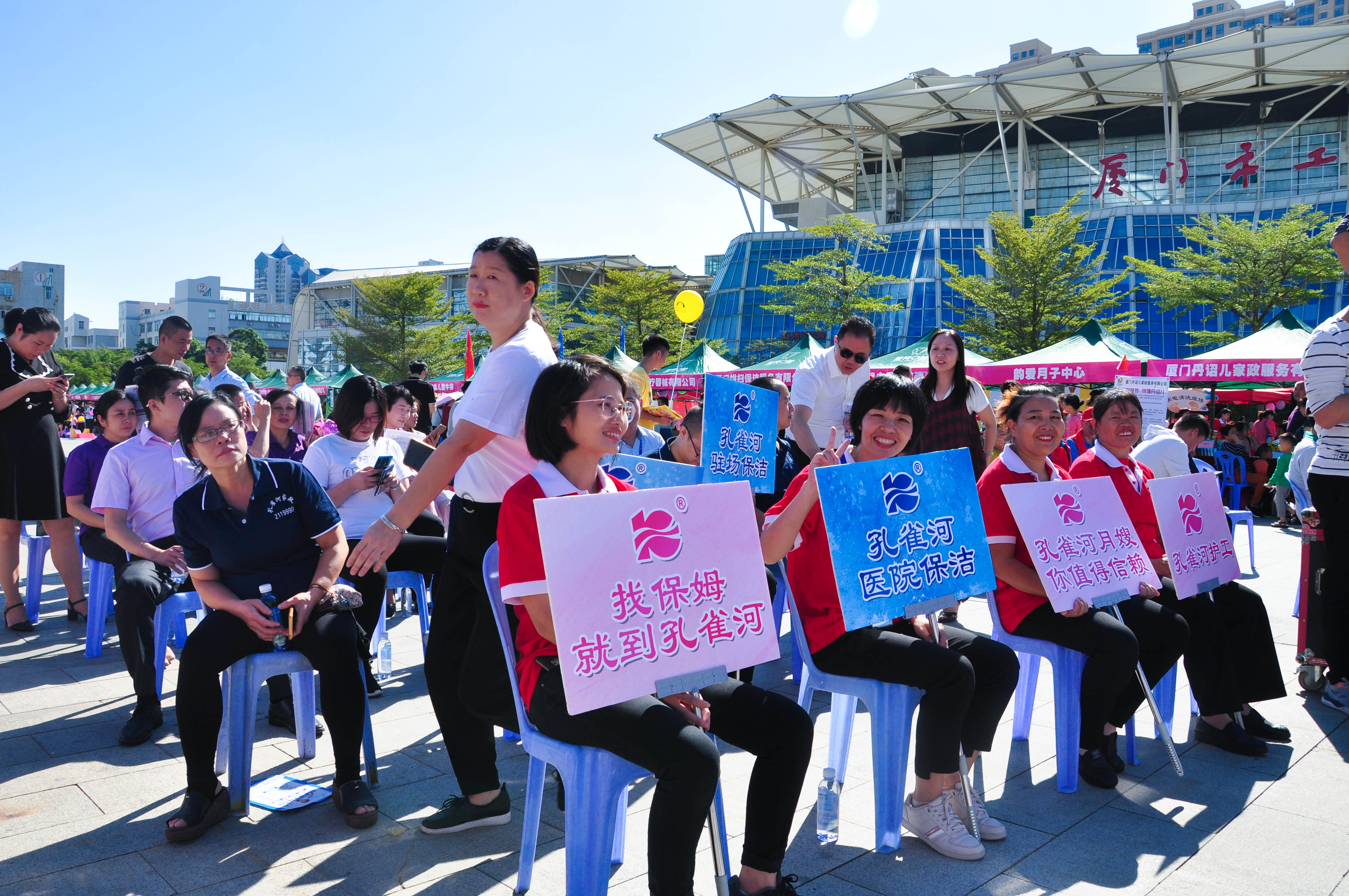 �g��Ц�Z(y��)��һ����ʮ�˰���ˇ�R�ψ�(ch��ng)������ȸ�������B�T(m��n)�е����ü�����(ji��)